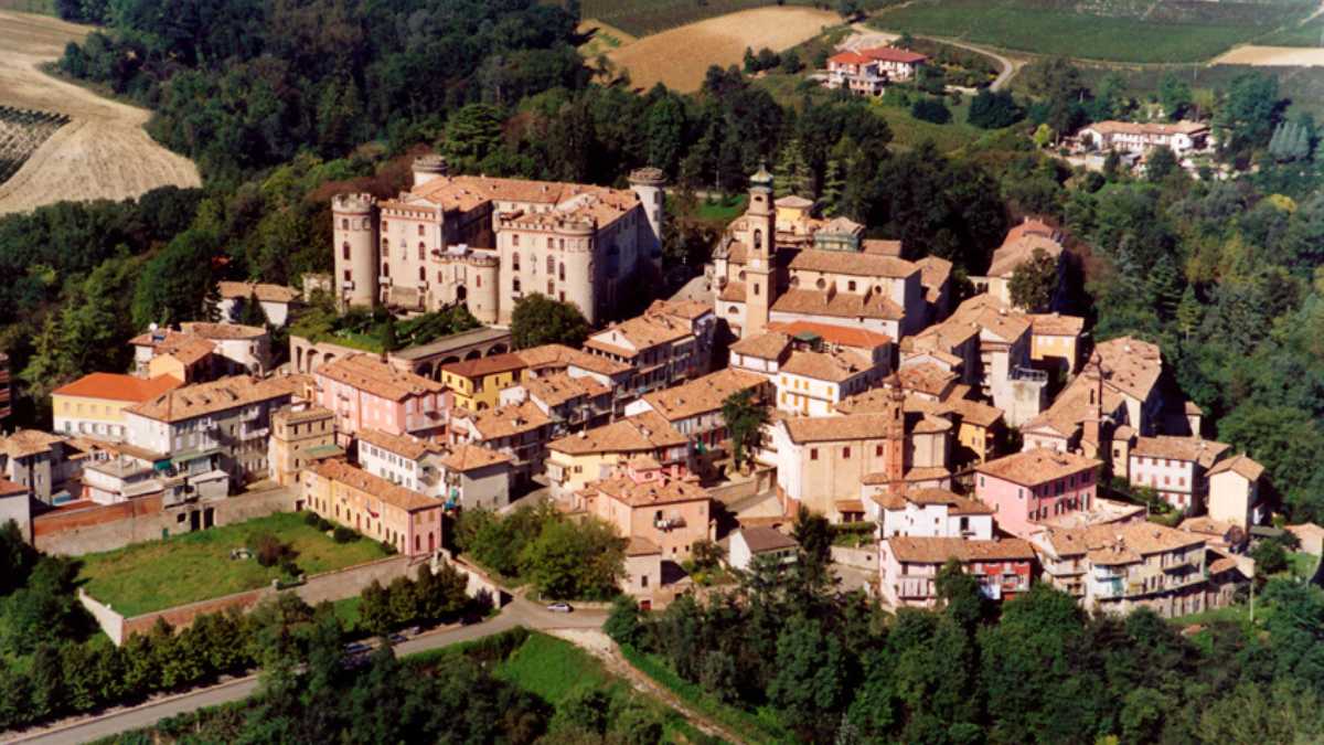 Cosa Vedere a Asti: La Capitale dello Spumante e del Palio