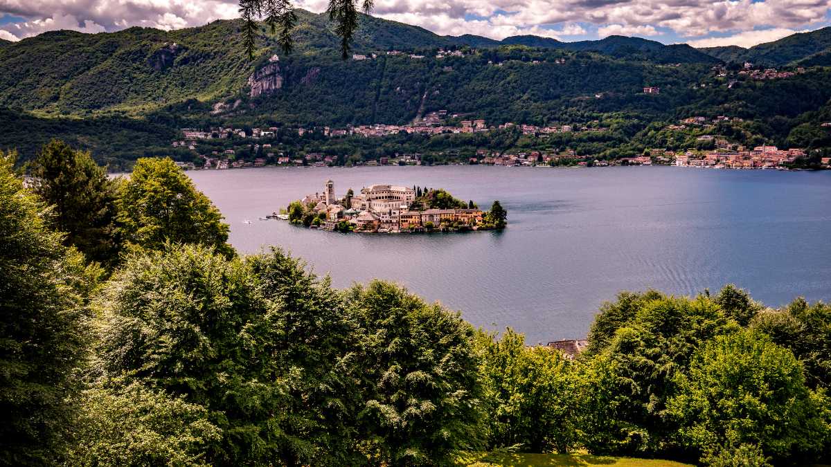 Cosa Vedere a Orta San Giulio: Un Viaggio nel Cuore del Piemonte