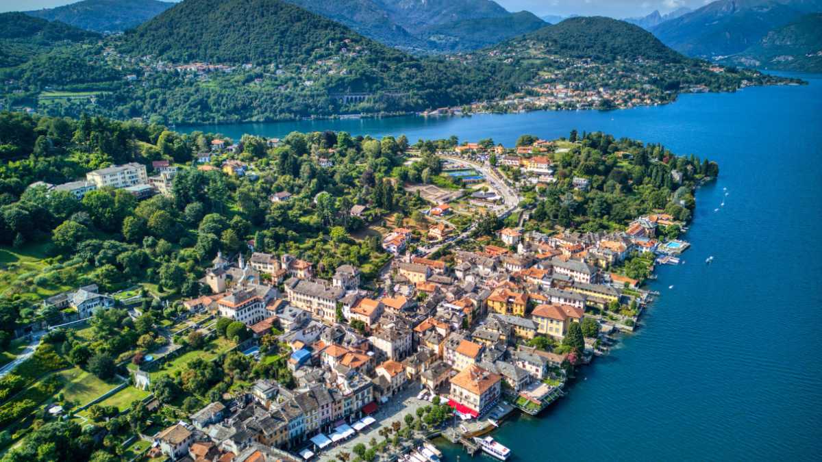 Feste ed Eventi a Orta San Giulio: Un Viaggio tra Tradizioni e Cultura