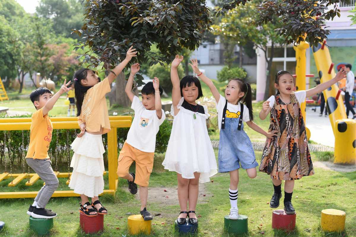 Bambini che giocano in un parco di Stresa