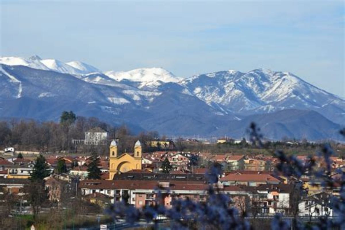 Panorama di Cuneo con le Alpi Marittime sullo sfondo