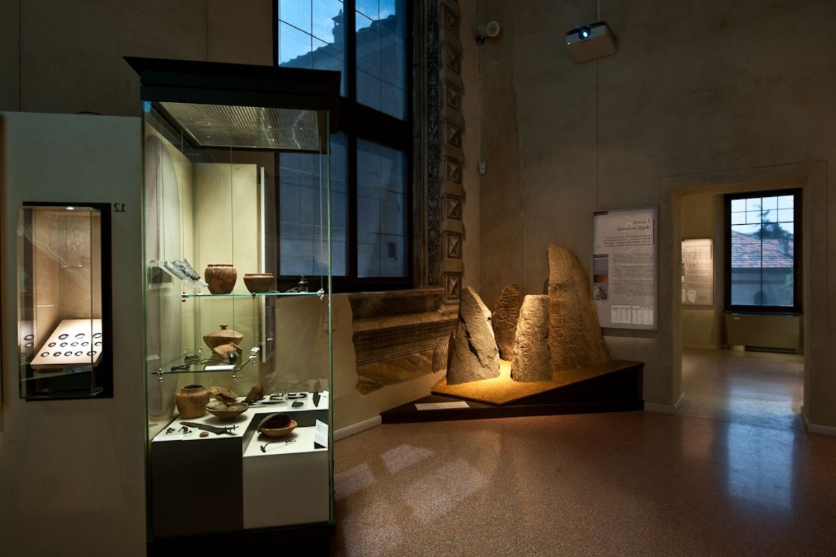 Interno del Museo del Territorio Biellese con esposizioni
