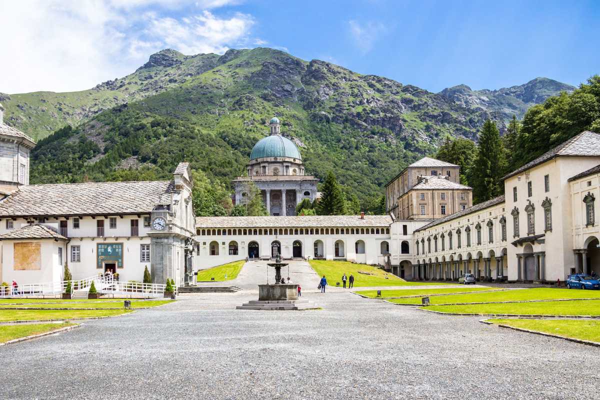 Vista panoramica di Biella con il Sacro Monte sullo sfondo